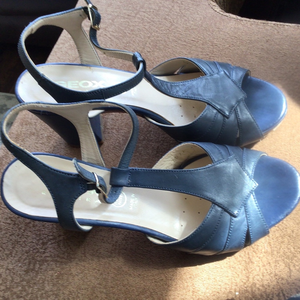 GEOX Ladies Aspira Leather Heels.  Blue, size 8 3” heel